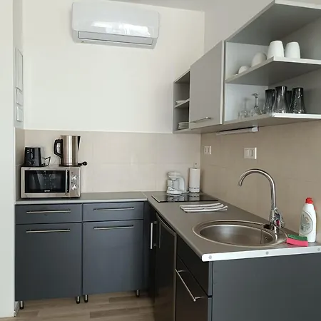 アパート Ujhely Apartmanhaz シオーフォク