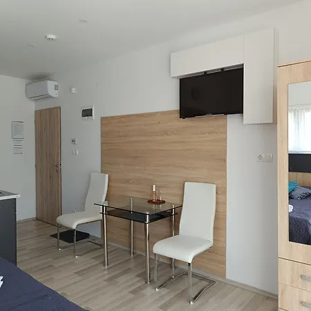 Ujhely Apartmanhaz