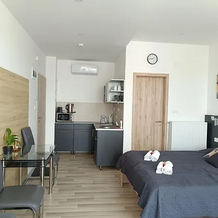 アパート Ujhely Apartmanhaz *