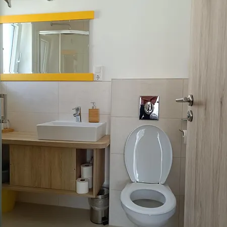Ujhely Apartmanhaz アパート