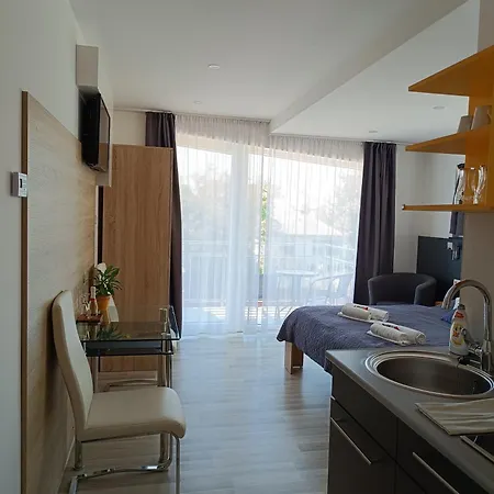 アパート Ujhely Apartmanhaz