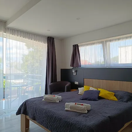アパート Ujhely Apartmanhaz