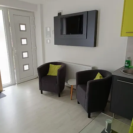 Ujhely Apartmanhaz アパート