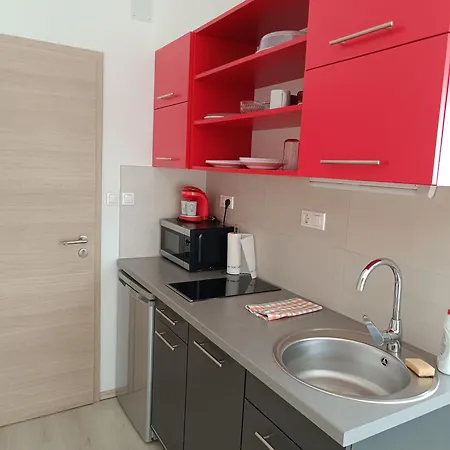 Ujhely Apartmanhaz アパート *