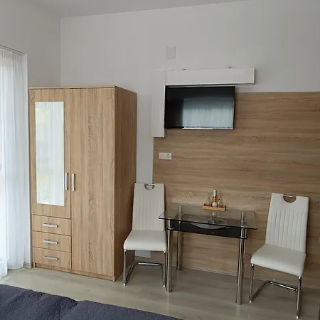 アパート Ujhely Apartmanhaz