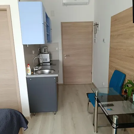 Ujhely Apartmanhaz アパート *