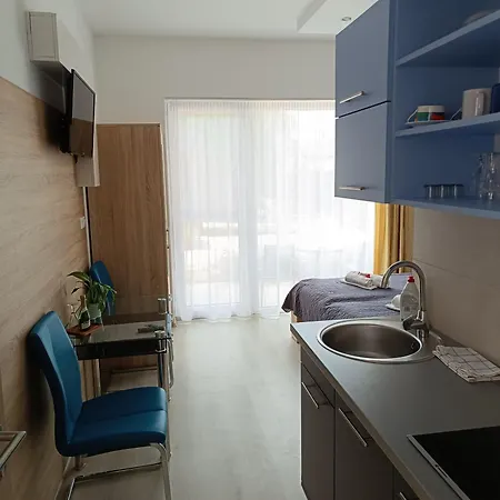 Ujhely Apartmanhaz シオーフォク