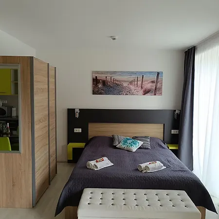 Ujhely Apartmanhaz シオーフォク