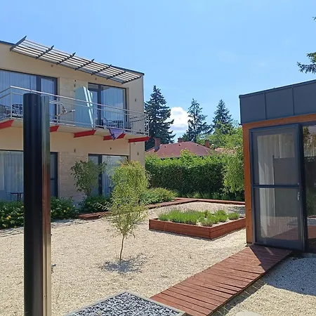 Ujhely Apartmanhaz シオーフォク