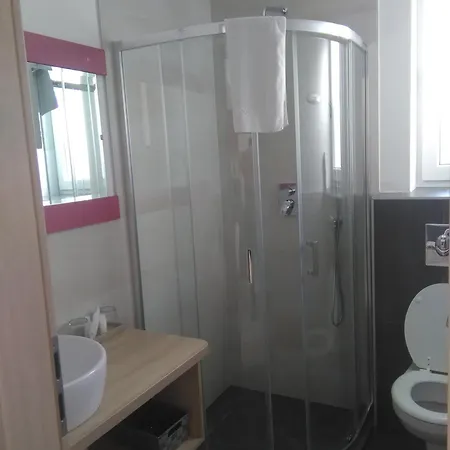 アパート Ujhely Apartmanhaz *