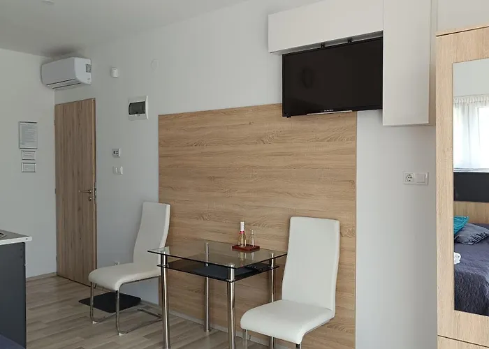 Ujhely Apartmanhaz
