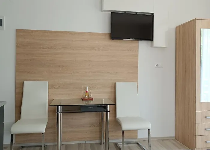 Ujhely Apartmanhaz * 希欧福克