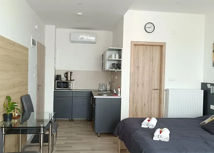 公寓 Ujhely Apartmanhaz *