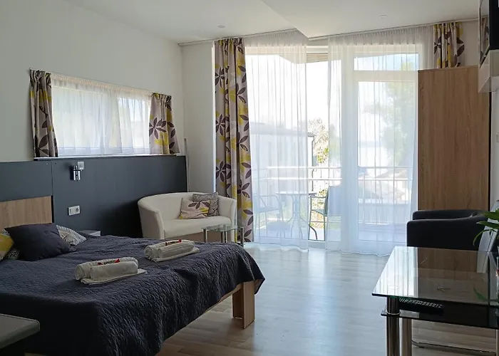 Ujhely Apartmanhaz * 希欧福克