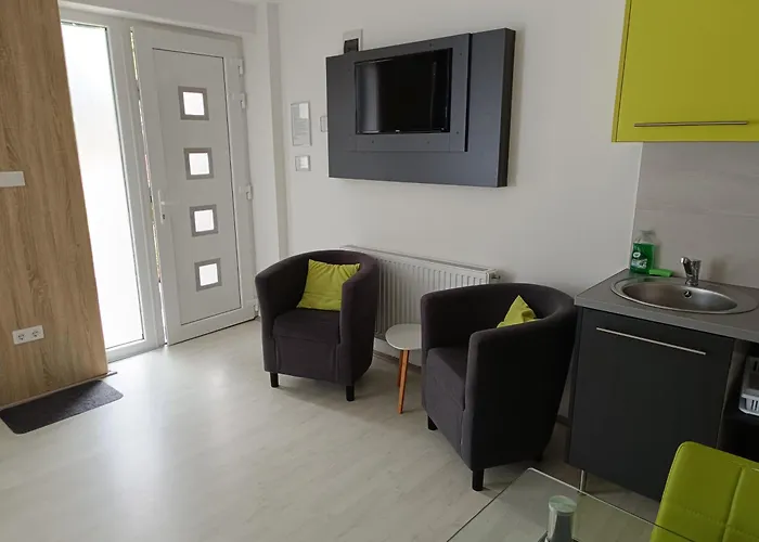 Ujhely Apartmanhaz 公寓