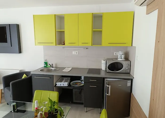 Ujhely Apartmanhaz 公寓
