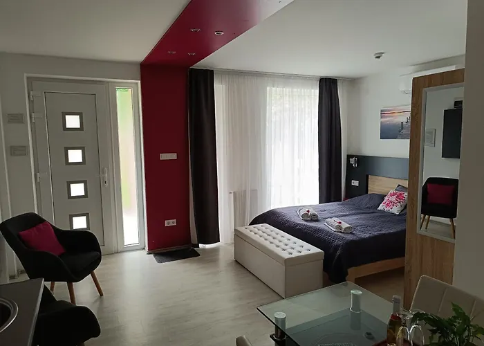 Ujhely Apartmanhaz 公寓