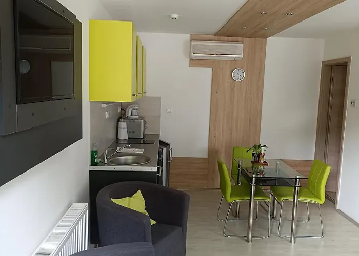 Ujhely Apartmanhaz * 希欧福克