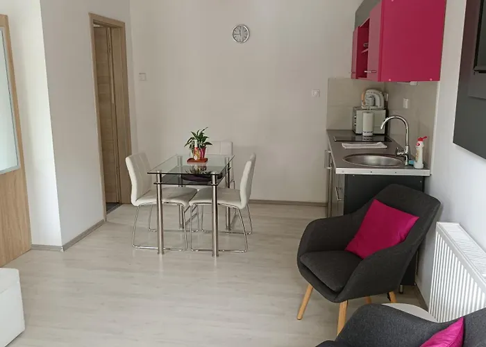 Ujhely Apartmanhaz 希欧福克